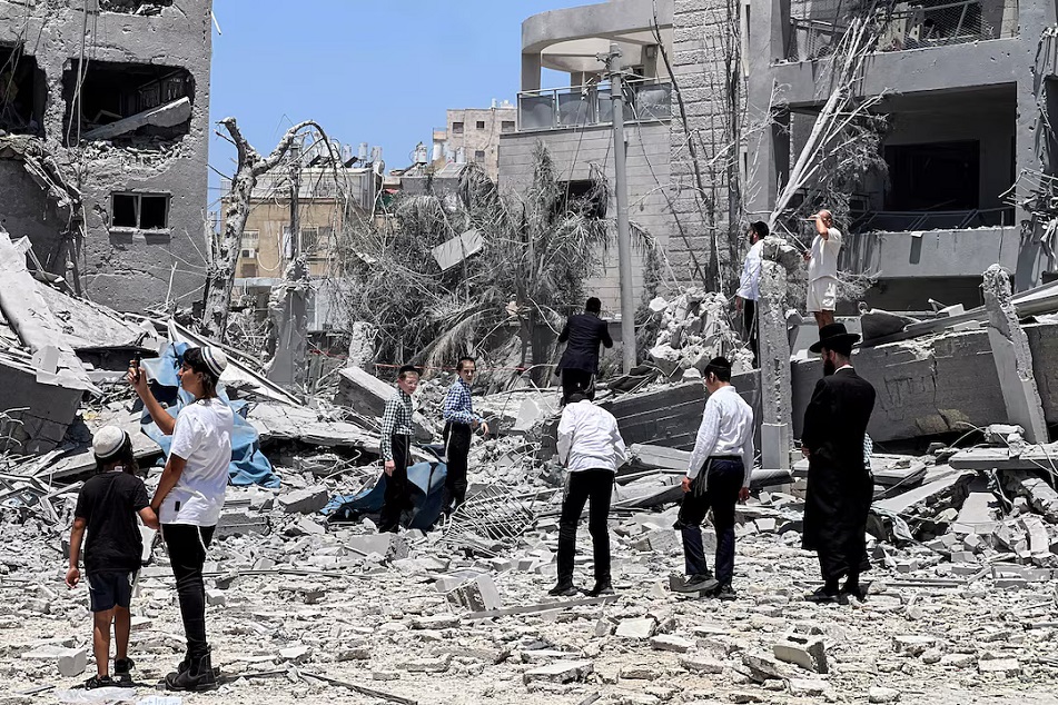 Iran oo burburineysa difaaca hawada Israel.jpg